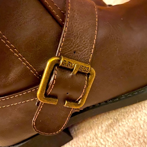 👢Gorgeous Studded Guess Boots👢 - Picture 4 of 5